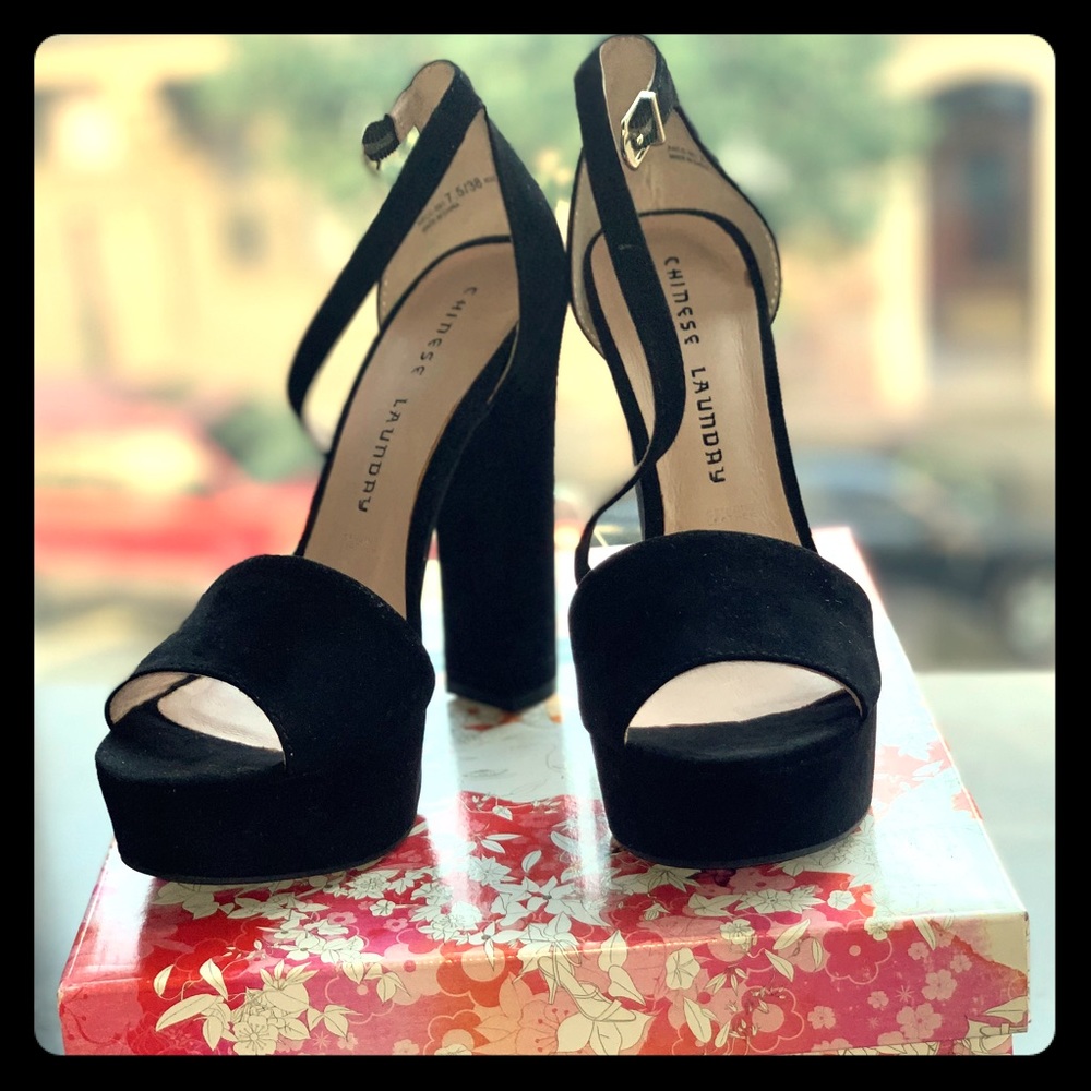 Chinese Laundry strappy sanders